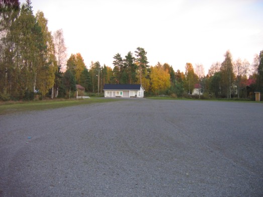 Koulun pes�pallokentt�